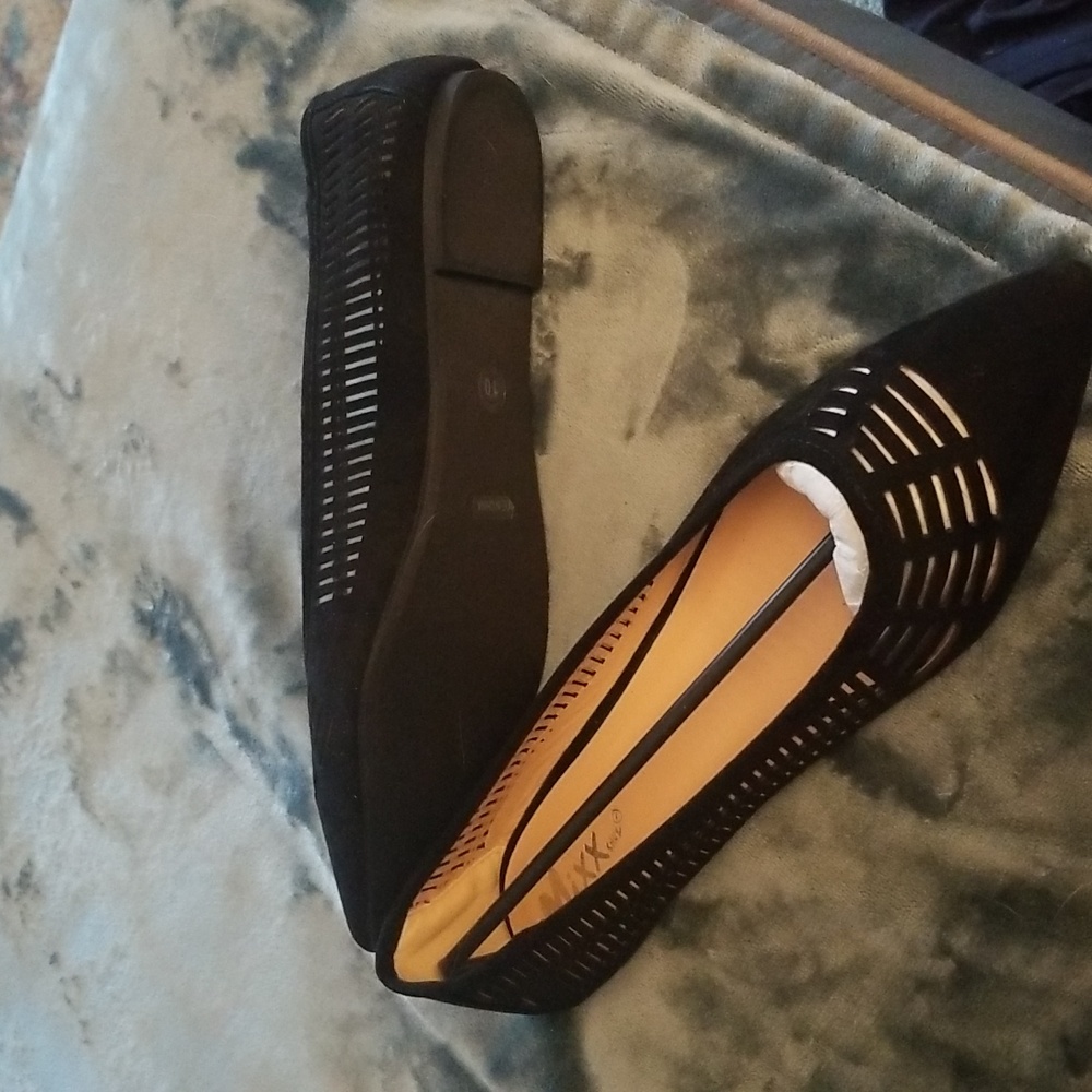 Flat shoes
